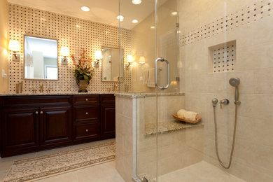 Example of a transitional bathroom design in Chicago