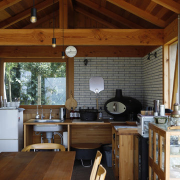 海を望む小屋