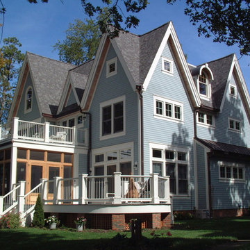 LAKESIDE COTTAGE