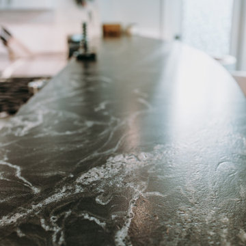 High Gloss Modern Kitchen with Stainless Steel Countertops