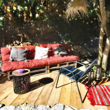 Création d'un espace guinguette chic dans un coin jardin non exploité