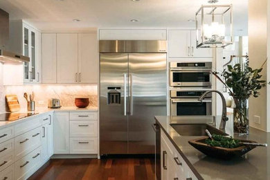 Transitional kitchen photo in Hawaii