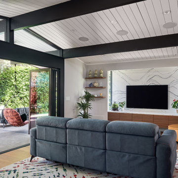 Flowing Courtyard Eichler