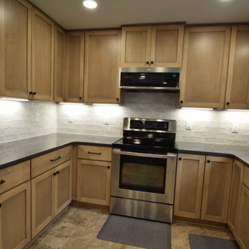 Spacious Kitchen with Peninsula Seating