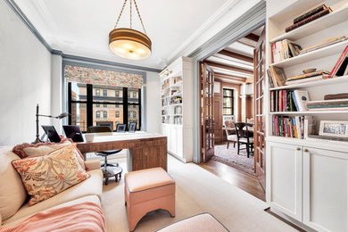 Example of a classic home office design in New York