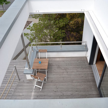 Flachdachhaus im Bauhausstil mit intergrierter Großraum-Garage