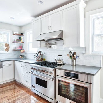Stainless Steel Viking Range & Additional Oven