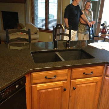 Black Absolute One Level Countertop - Support Mechansims