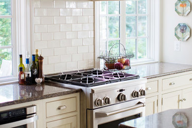 Example of a classic kitchen design in Raleigh