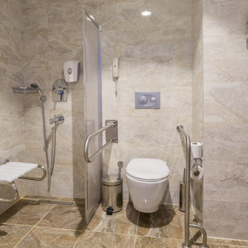 1st Floor Main Bathroom
