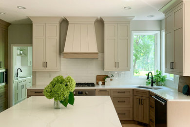 Inspiration for a transitional kitchen remodel in Minneapolis