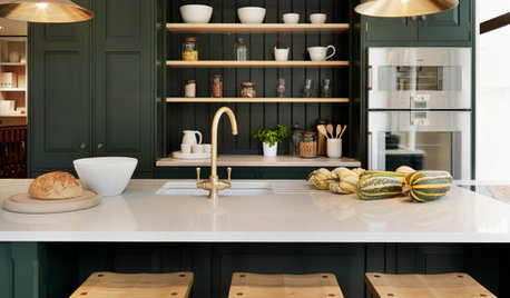 7 Ways to Decorate with Dark Green and Gold (and Why You Should)