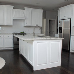 White Transitional Kitchen - Kitchen Cabinetry