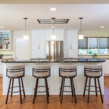 Spacious Contemporary Kitchen