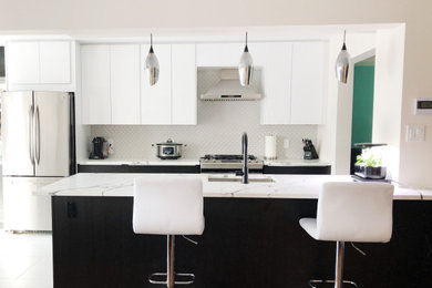 Example of a kitchen design in Ottawa