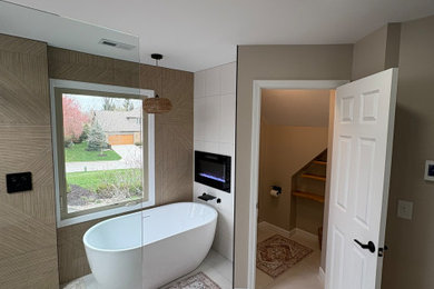 Inspiration for a contemporary bathroom remodel in Columbus