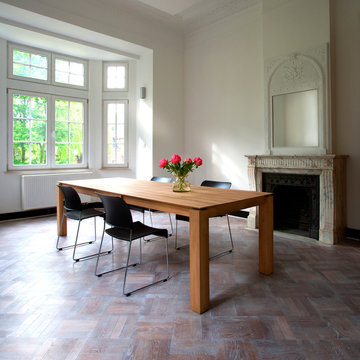 Expandable Oak Table