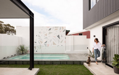 Houzz Tour: Look Behind the Bold Facade of This Inner-City Home