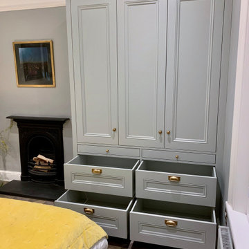 Bedroom Built-in Wardrobe and Chest Of Drawers.