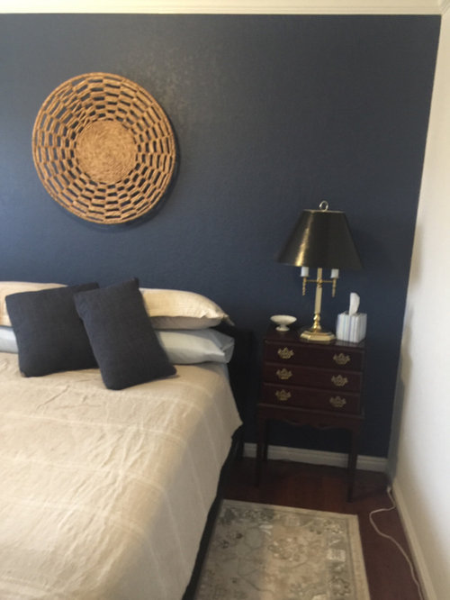 nightstands in guest room?v