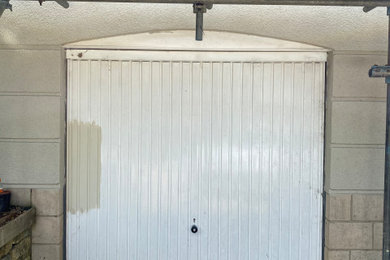 Spraying of a garage door