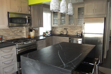 Kitchen - eclectic kitchen idea in Toronto