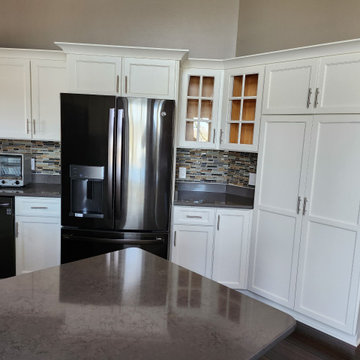 Transitional Shaker Refacing in Pearl White