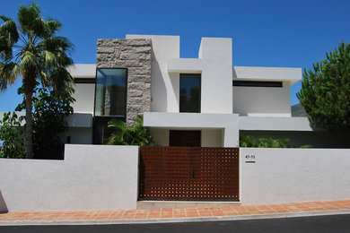 Trendy exterior home photo in Malaga