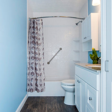 Columbus, Ohio Hall Bath
