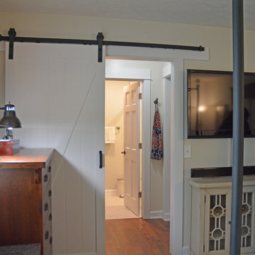 Compact Master Bath in Grand Ledge