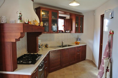 Design ideas for a traditional kitchen in Rome.