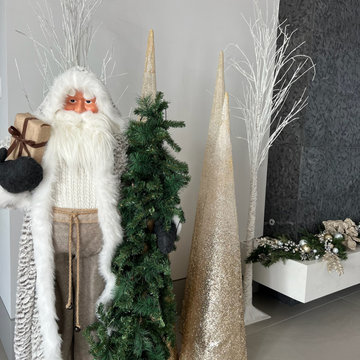 HOLIDAY DECORATING