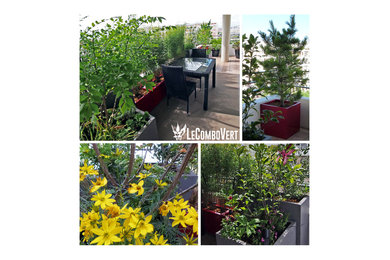 Idées déco pour une terrasse avec des plantes en pots avec du carrelage.