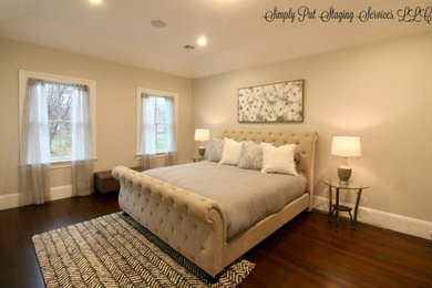 Transitional home design photo in New York