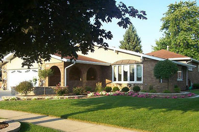 Design ideas for a front yard landscaping in Chicago.
