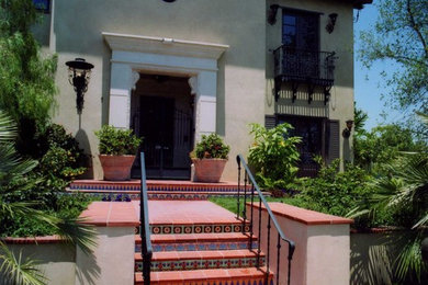 Tuscan exterior home photo in Los Angeles