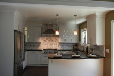 Kitchen - traditional kitchen idea in San Francisco