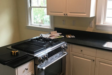 Kitchen - modern kitchen idea in Portland