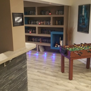 Salle de Jeux et de Projection + Bar