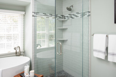 Photo of a mid-sized transitional master bathroom in Philadelphia with a built-in vanity.
