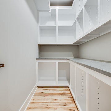 Unique Features & Closets