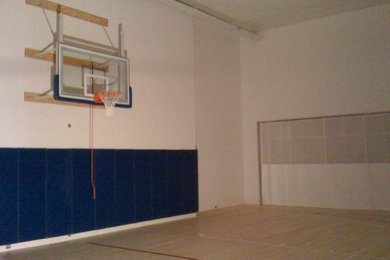 Photo of a classic home gym in Chicago.