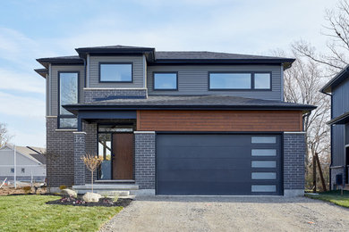 Inspiration for a modern home design remodel in Toronto