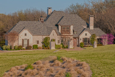 Elegant exterior home photo in Dallas