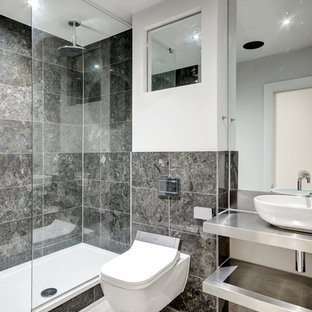 Bäder mit bunten Wänden und Edelstahl-Waschbecken/Waschtisch Ideen