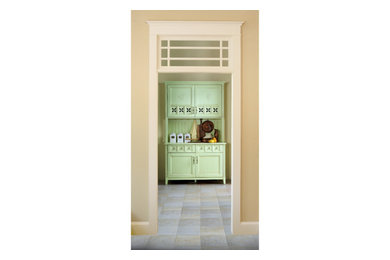 Kitchen - traditional kitchen idea in Raleigh