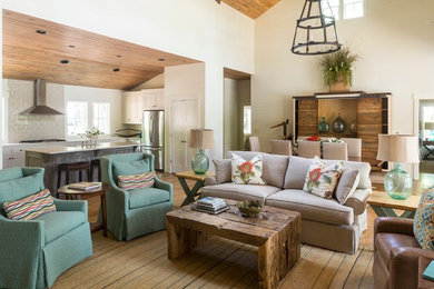 Mountain style family room photo in Birmingham