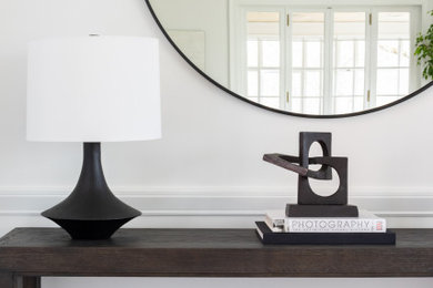 Example of a transitional entryway design in New York
