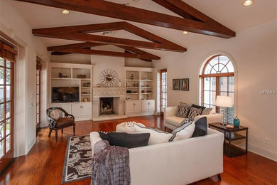 Tuscan living room photo in Orlando