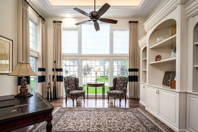 Example of a transitional living room design in St Louis